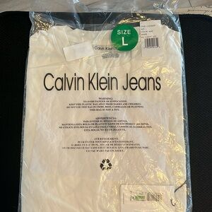 Calvin Klein Men’s short sleeve tee. Size L. White w/black CK logo on front. NWT